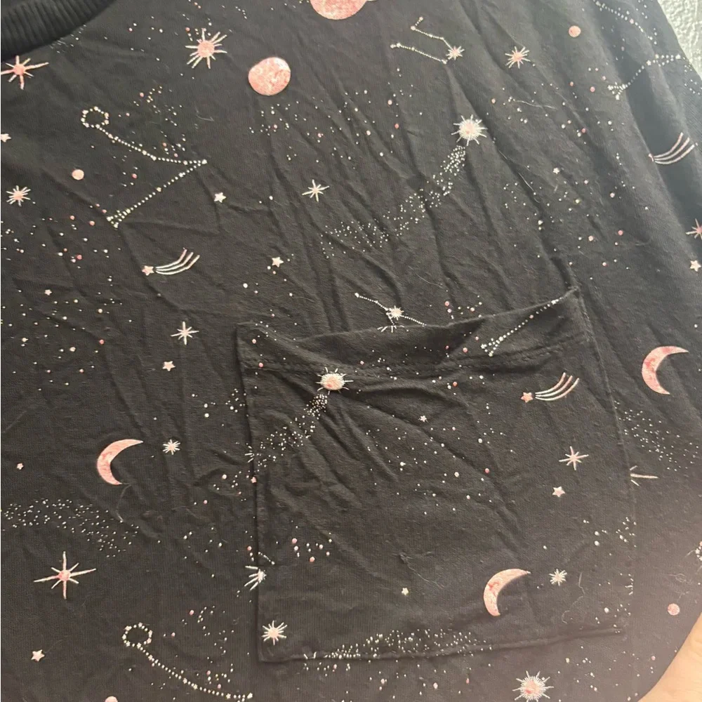 No Boundaries Black Pink Space Celestial Print Front Tie Crop Top Short Sleeve - Picture 7 of 7